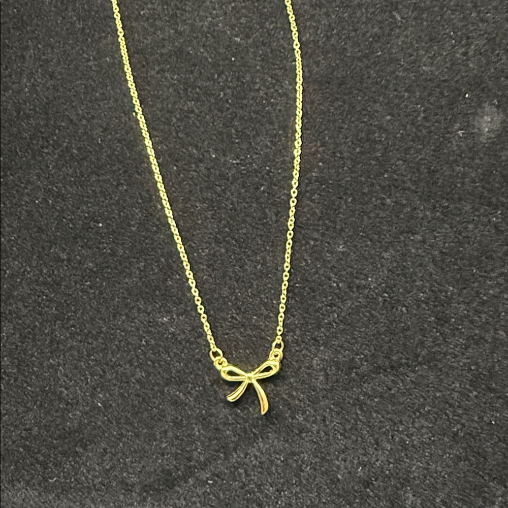 Elegant Gold Bow Necklace